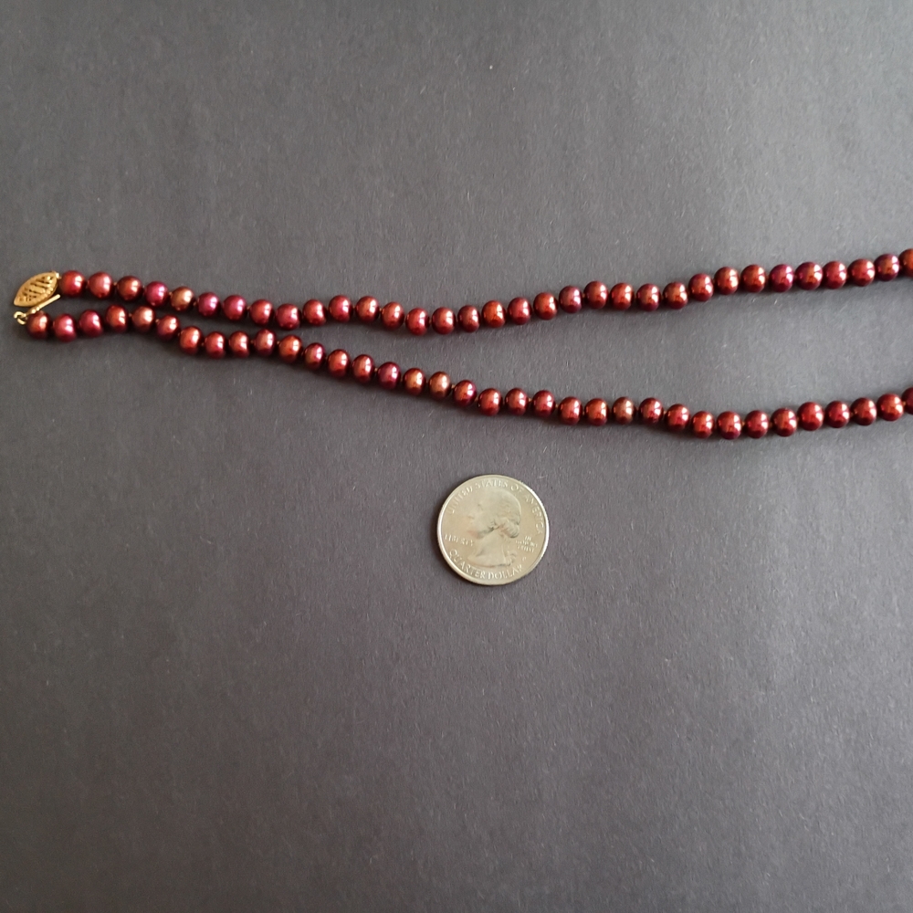 Chic Burgundy Pearl Necklace